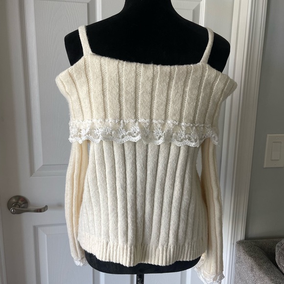 ROMWE Off-Shoulder Cream Sweater with Lace - Picture 5 of 6